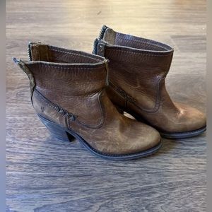 Frye Leslie Artisan Leather Cognac Ankle Boots Women's Size 5.5